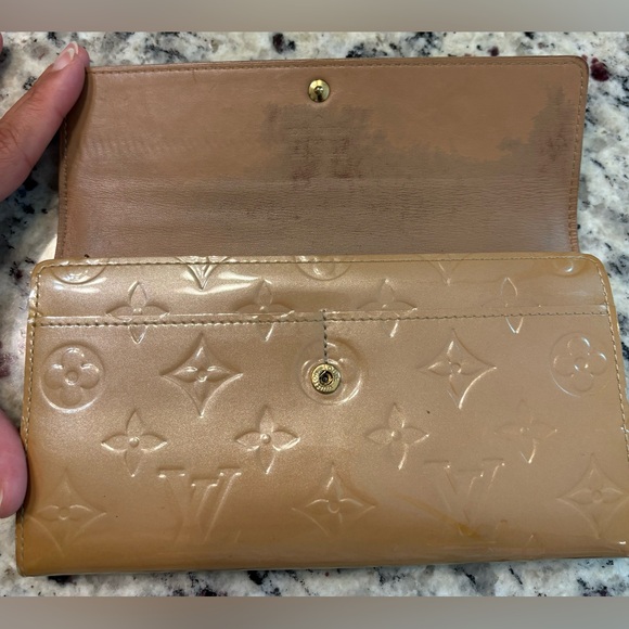 Authentic - Louis Vuitton Dune Vernis Sarah Wallet #4 - Picture 6 of 15